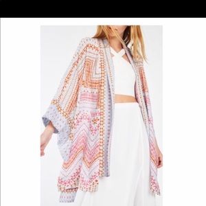 BCBG MAXAZRIA Geometric Kimono